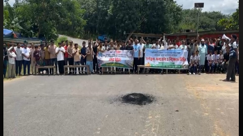 ফটিকছড়িতে চলছে ৪৮ ঘণ্টার হরতাল,অচল খাগড়াছড়ি-ঢাকা মহাসড়ক